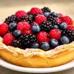 buttrige Mürbeteig-Tarte mit Beeren - featured image