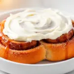 Fluffige Zimtschnecken mit Frischkäse-Frosting - featured image