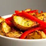Knusprige Airfryer Kartoffelspalten mit Paprika - featured image