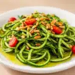Low-Carb Zoodles mit Pesto - featured image