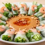 Vietnamesische Frühlingsrollen mit Erdnusssauce - featured image